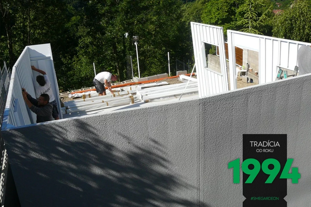 Montáž stien domčeka