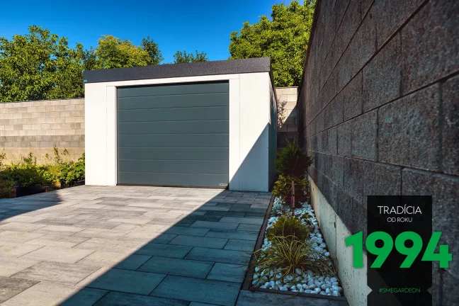 Garáž v bielej omietke