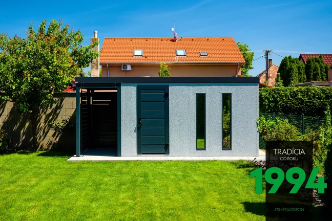 Domček s prístreškom a dvomi svetlíkmi