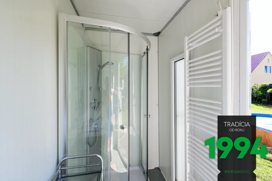 Sprchový kút v domčeku