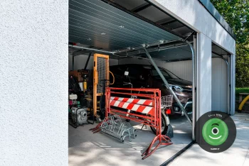 Auto a doplnky v garáži