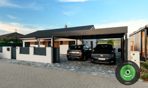 Autá pod prístreškom