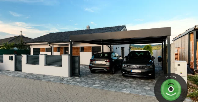 Autá pod prístreškom