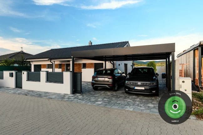 Autá pod prístreškom