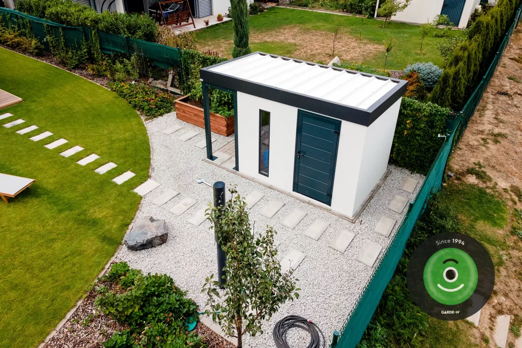 Domček s malým bočným prístreškom