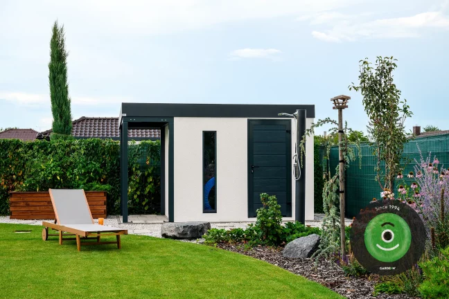 Domček s dverami a svetlíkom