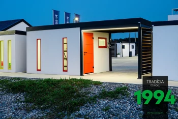 Červený záhradný domček