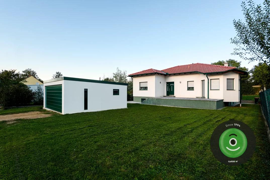 Montovaná garáž vo dvore