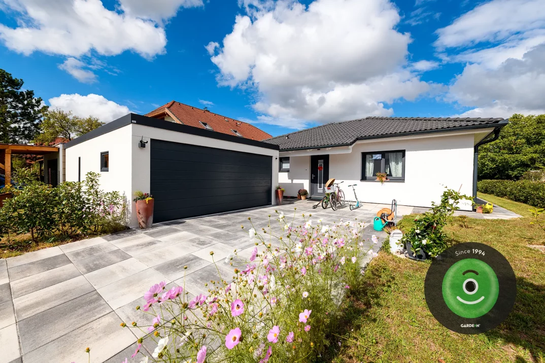 Dvojgaráž pri rodinnom dome