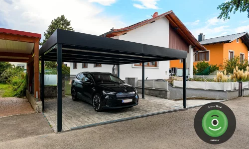Prístrešok s autom pred RD