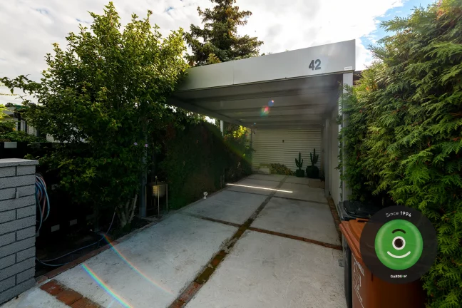 Prístrešok s garážou