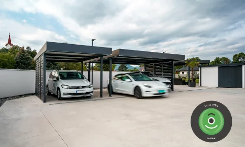 Prístrešky pre tri autá s osobnými autami