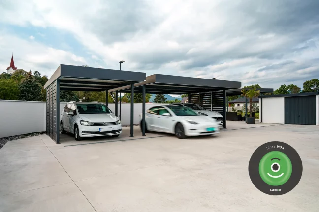 Prístrešky pre tri autá s osobnými autami