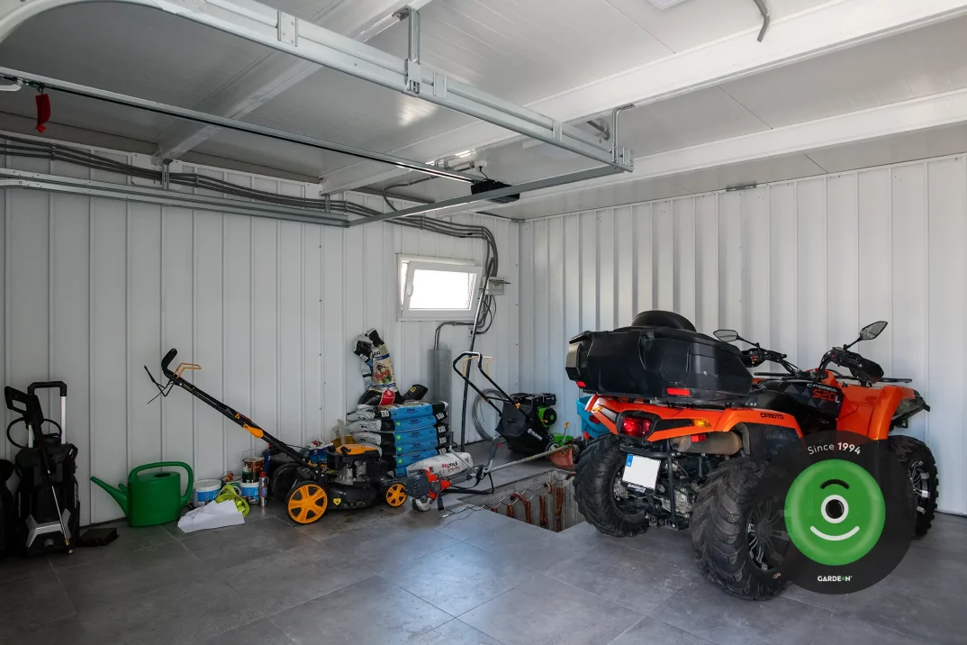 Štvorkolka v garáži