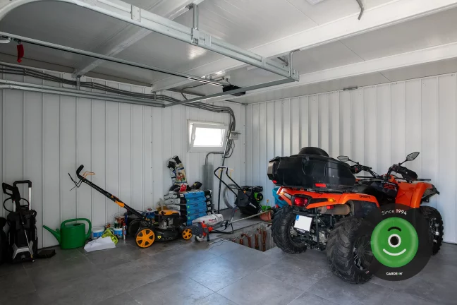 Štvorkolka v garáži