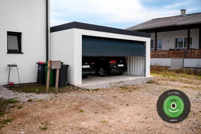 Otvorená brána na garáži