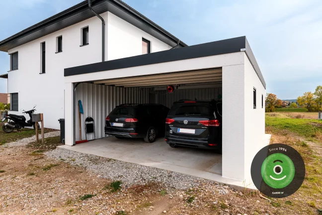 Dve autá v garáži