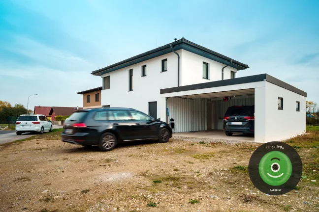 Vychádzajúce auto z garáže