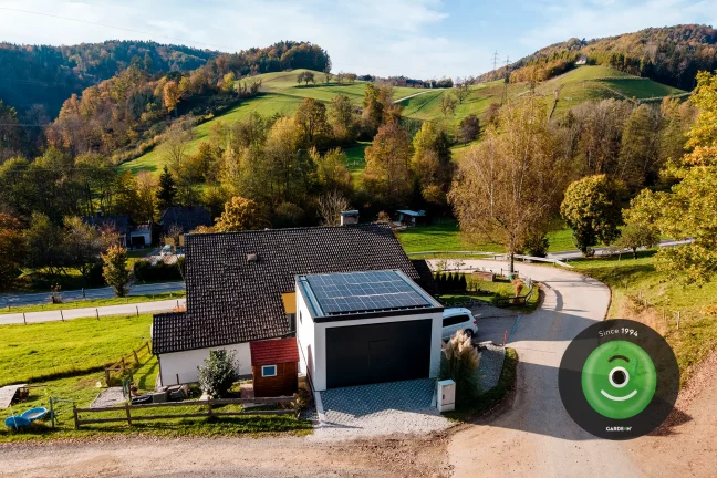 Solárne panely na garáži