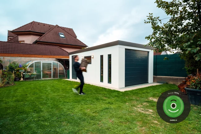 Garáž ako odkladací priestor na drevo