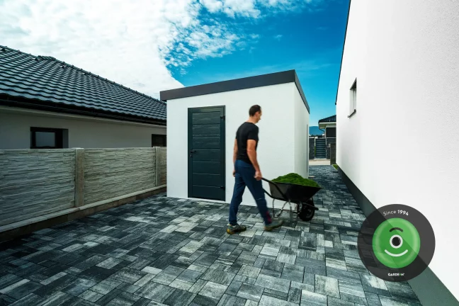 Priechod medzi garážou a domom