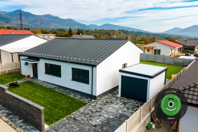 Dizajnová garáž pri novom dome