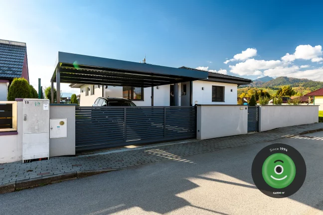 Brána a prístrešok