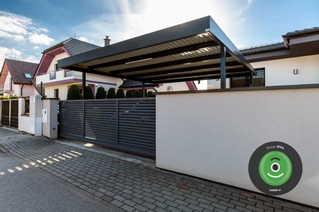 Brána a prístrešok