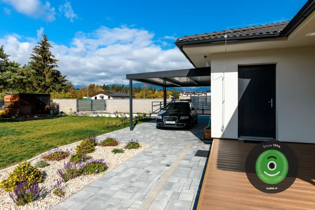 Prístrešok v záhrade pre auto