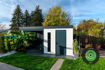 Záhradný domček s prístreškom na posedenie