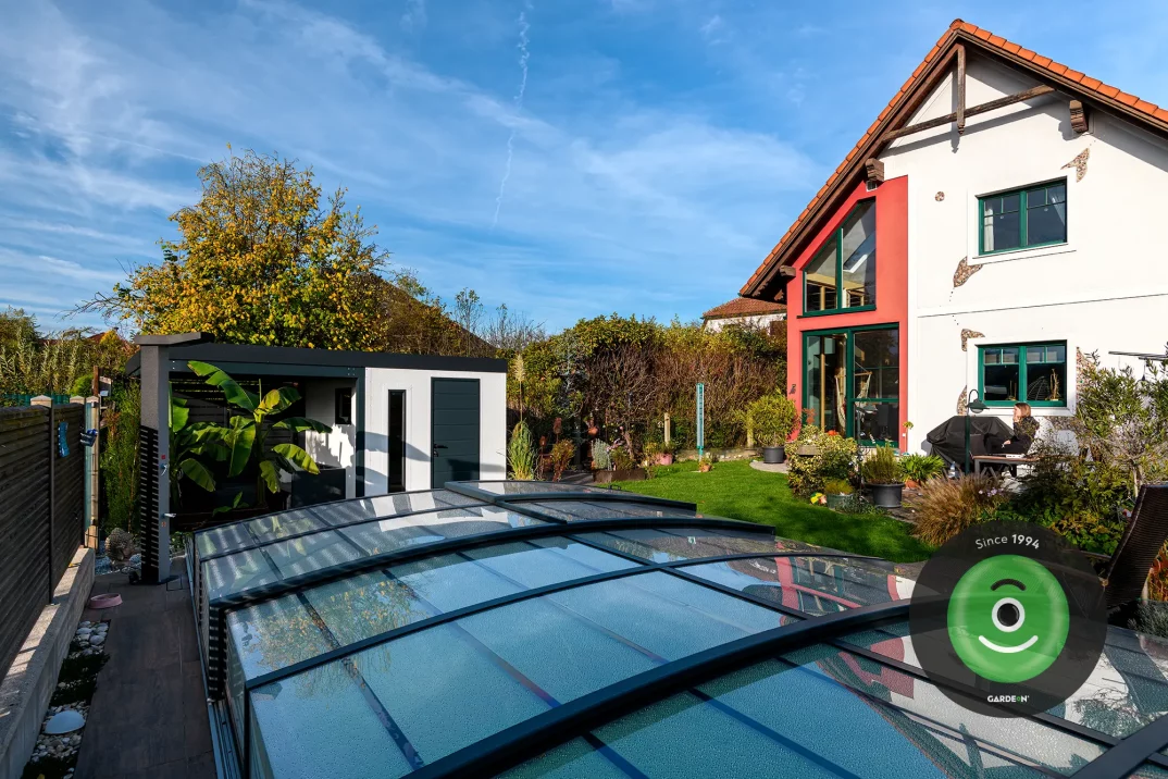 Krytý bazén a záhradný domček