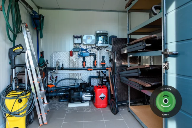 Regály a vybavenie záhradného domčeka