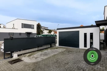 Gardeon atypická garáž s pultovou strechou pri plote