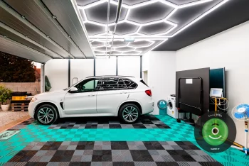 Interiér garáže Gardeon - ručná autoumyváreň