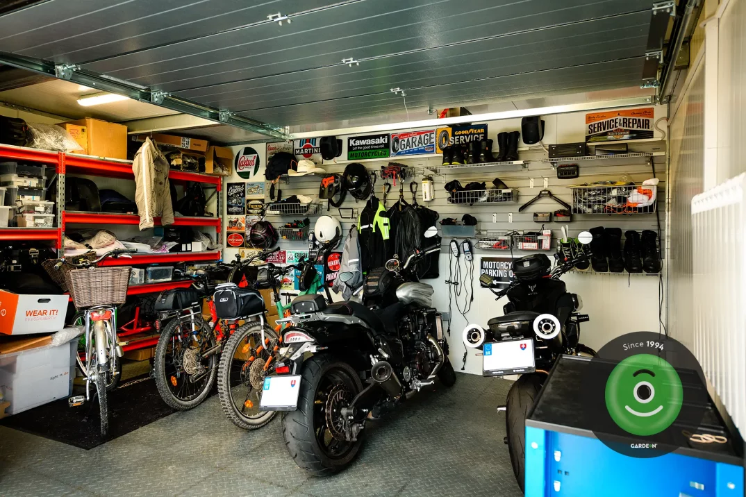 Motorky, bicykle, závesné systémy v garáži Gardeon