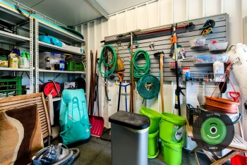 Záhradné doplnky v záhradnom domčeku Gardeon