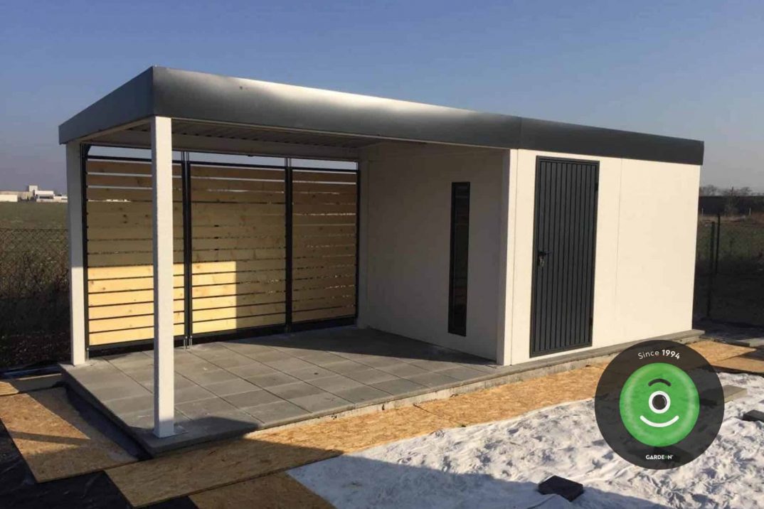 Gardeon prerobený prístrešok na záhradný domček