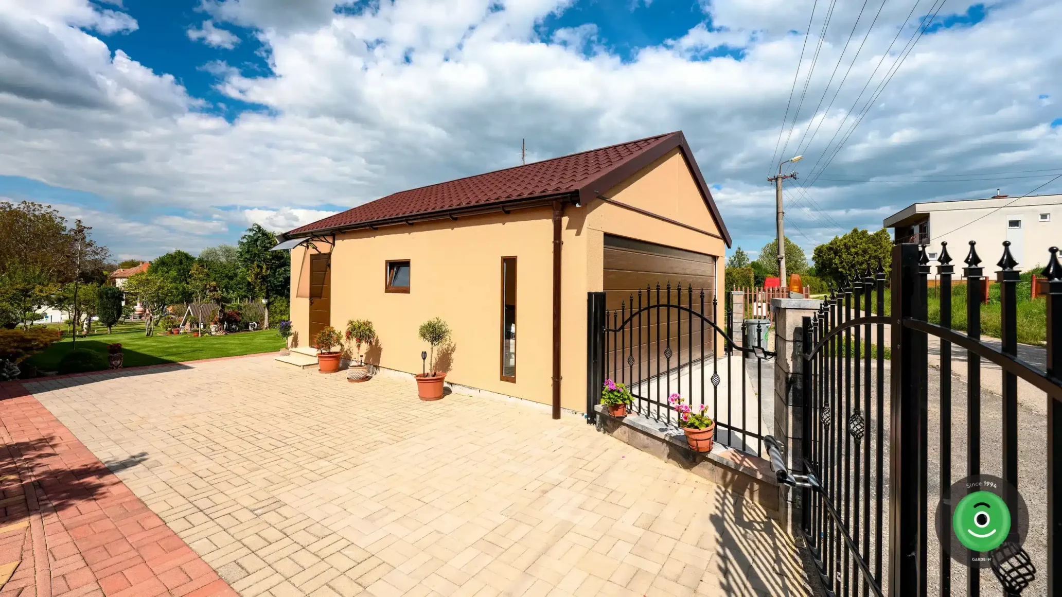 GARDEON garáž pre dve autá sedlová strecha zboku