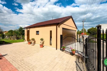 GARDEON garáž pre dve autá sedlová strecha zboku