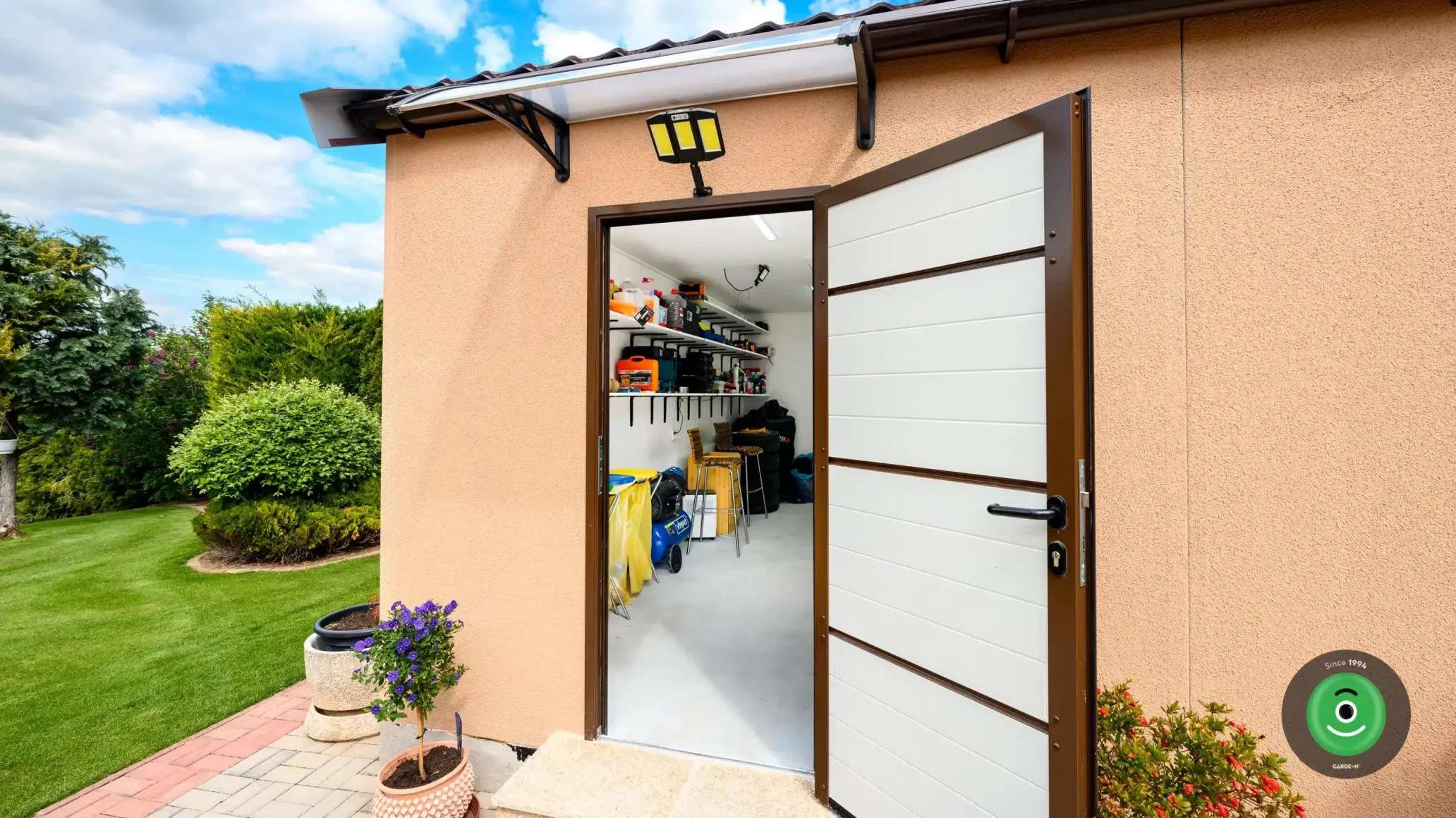 GARDEON garáž pre dve autá sedlová strecha otvorené dvere