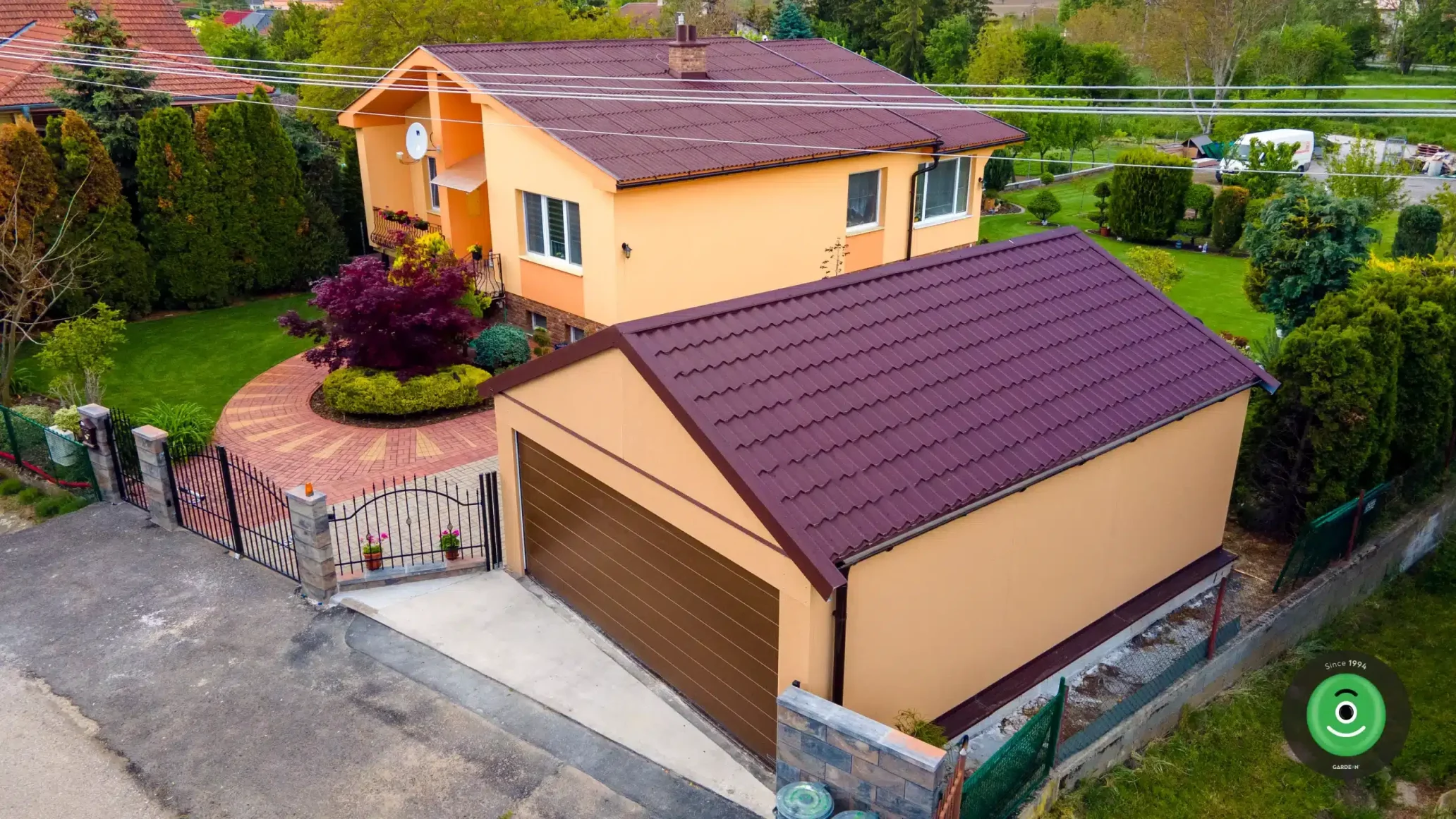 GARDEON garáž pre dve autá sedlová strecha zhora 1