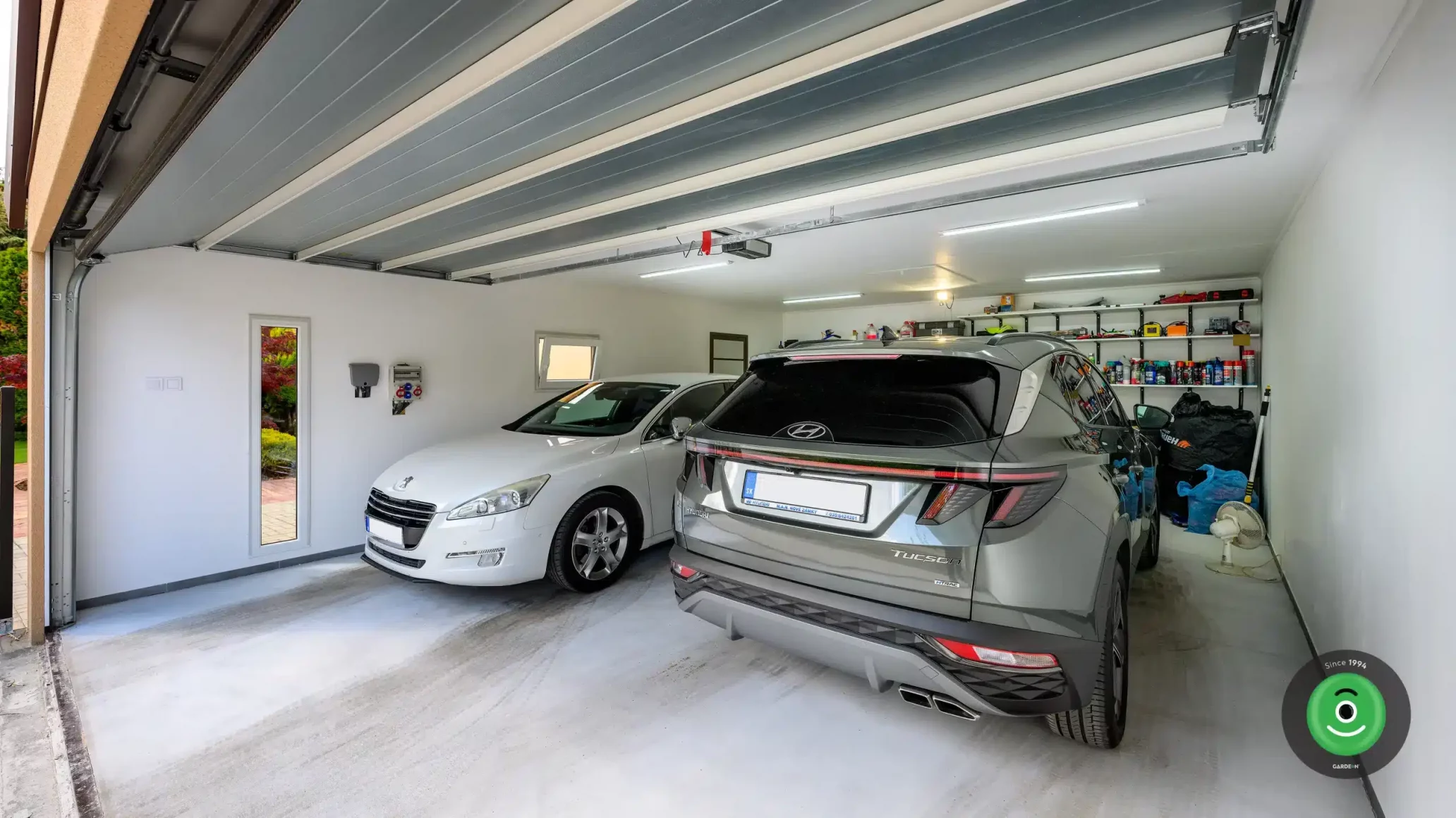 GARDEON garáž pre dve autá sedlová strecha interiér dve autá