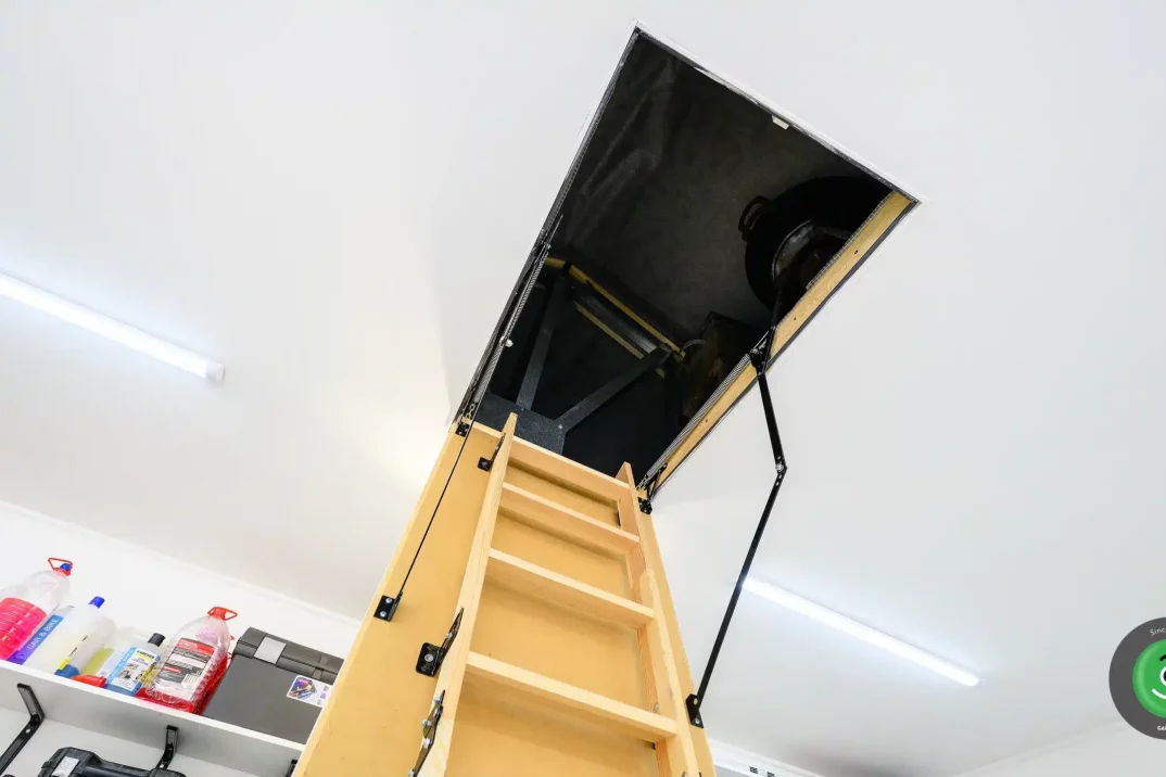 GARDEON garáž pre dve autá sedlová strecha skladajúci sa rebrík zo stropu 3