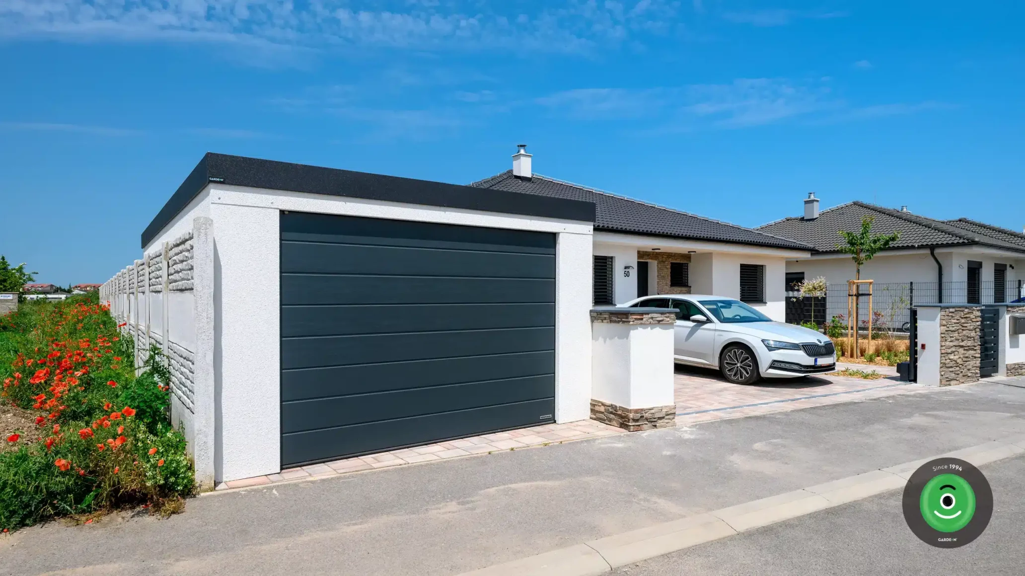 GARDEON garáž pre jedno auto s doplnkami antracit - garážová brána