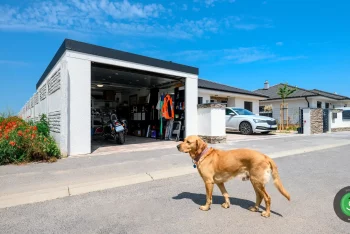 GARDEON garáž pre jedno auto s doplnkami antracit otvorená garážová brána