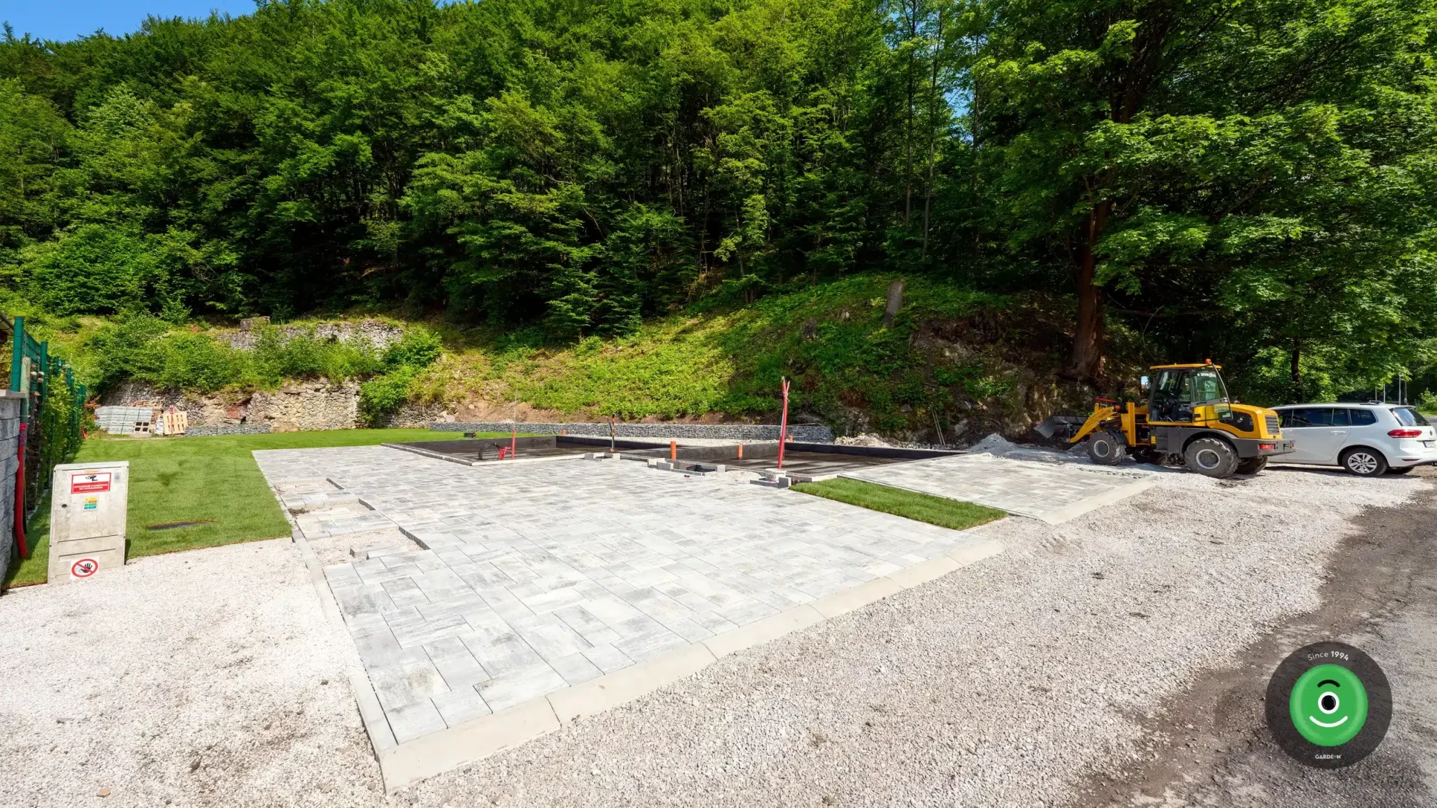 GARDEON pripravený podklad - dlažba na montáž stavby pre Garáž TV