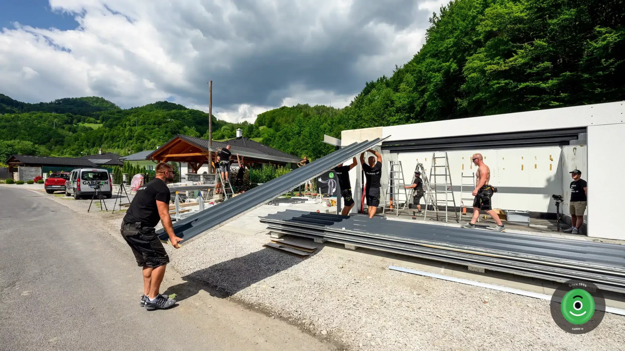 Montovanie strechy na garáž