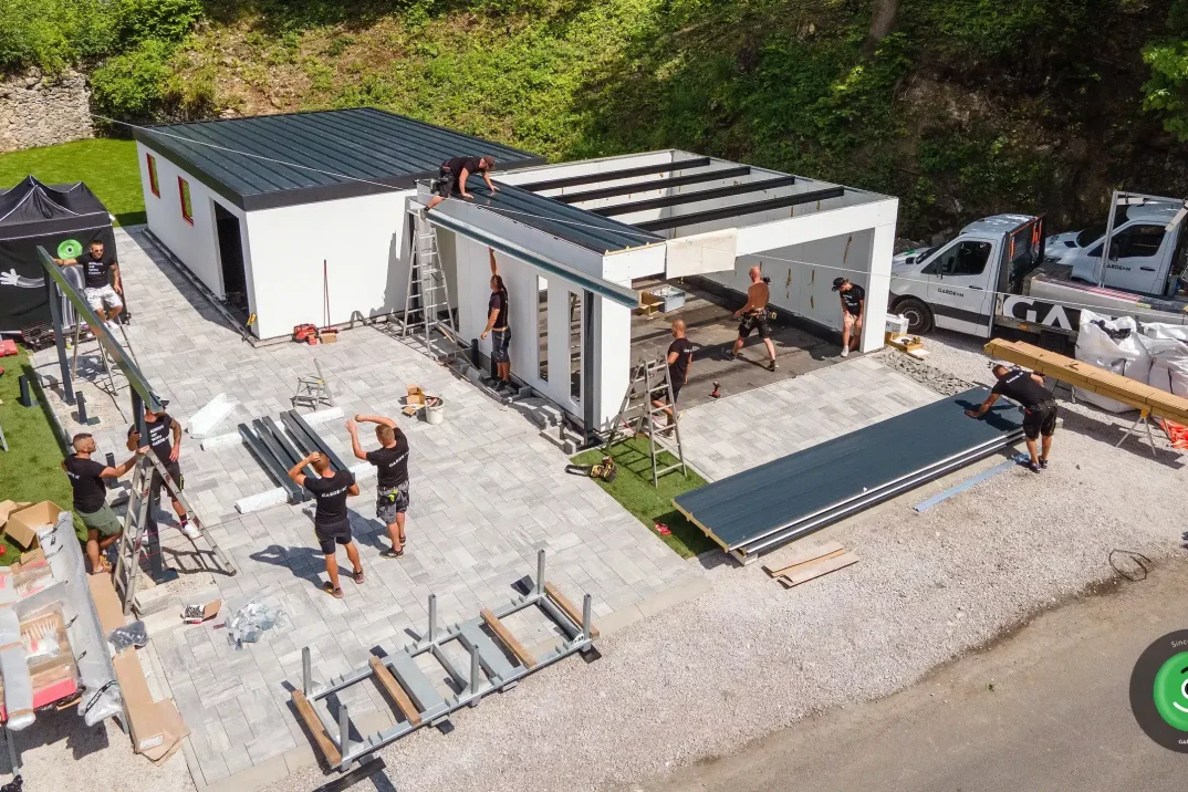 Prebiehajúca montáž druhej garáže pre Garáž TV