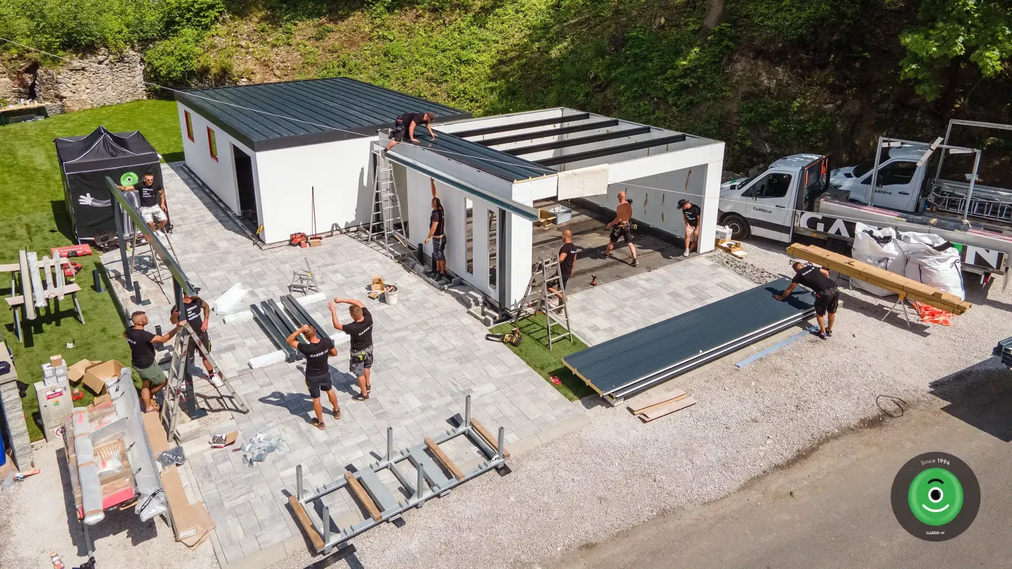 Prebiehajúca montáž druhej garáže pre Garáž TV