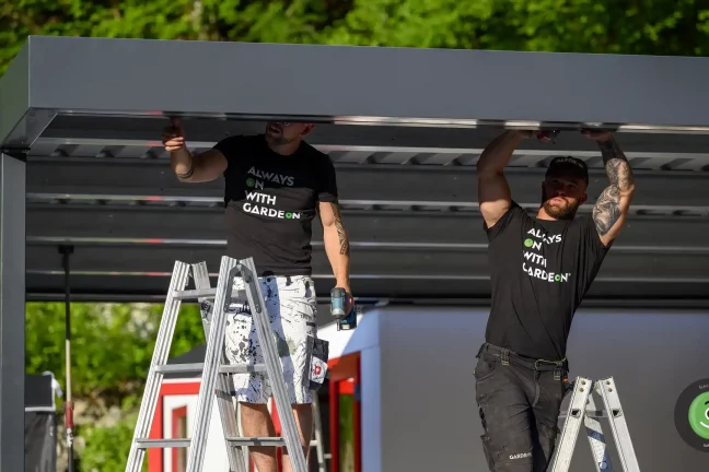 Montovanie prístrešku pre Rasťa Chválu